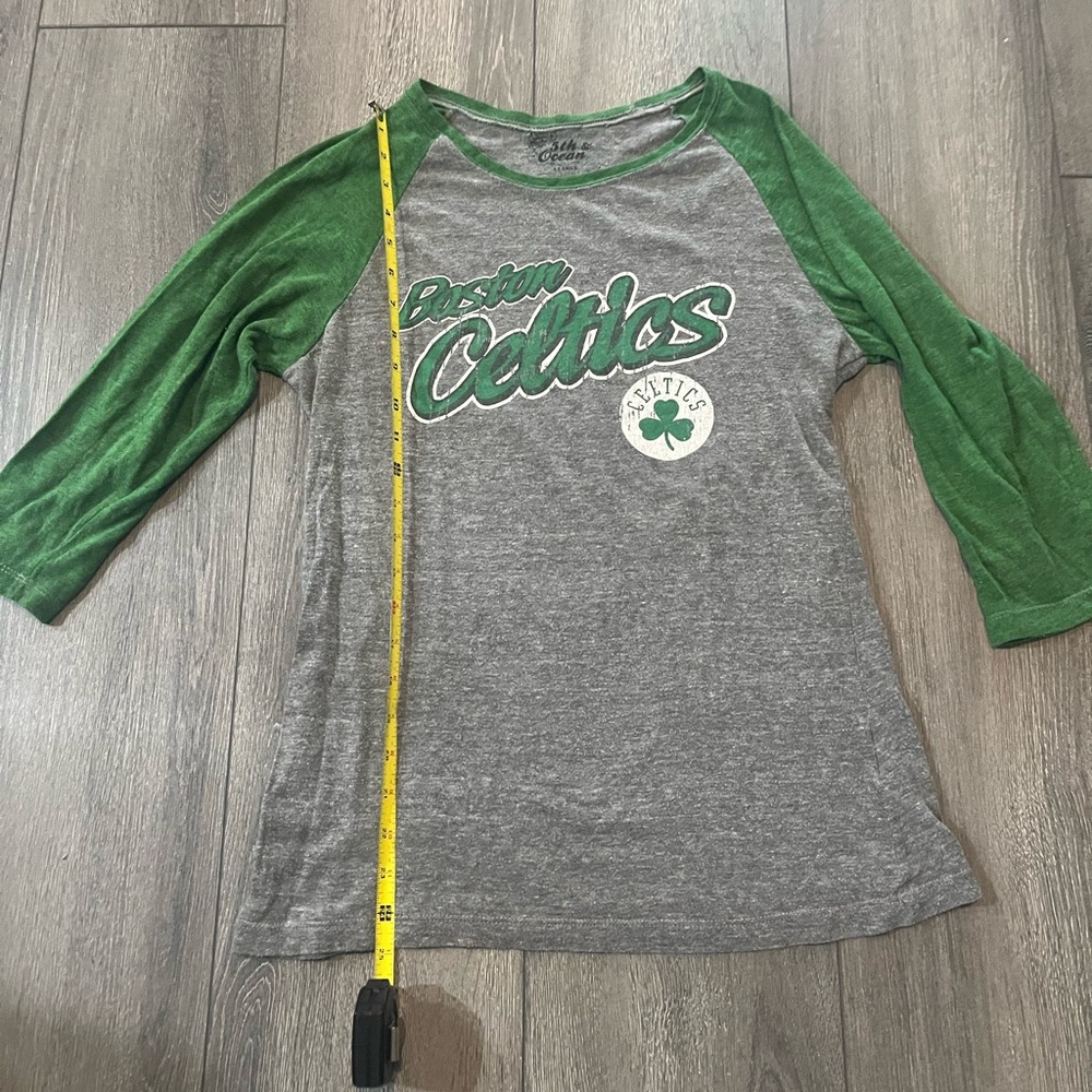 5th & Ocean Boston Celtics Gray & Green Raglan